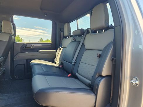 Used 2025 Chevrolet Silverado 2500 ZR2 w/ Technology Package AWD/4WD image 4