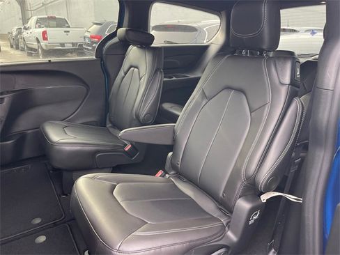 New 2026 Chrysler Pacifica Select w/ S Appearance Package image 19