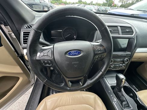 Used 2017 Ford Explorer XLT w/ Equipment Group 202A AWD/4WD image 24