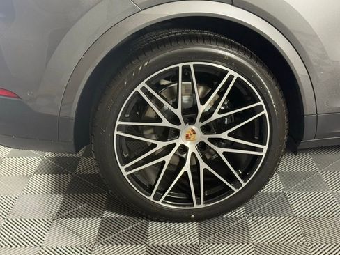Certified 2026 Porsche Cayenne Coupe AWD/4WD image 12