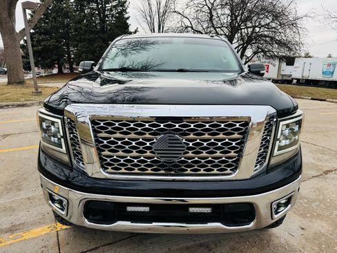 Used 2017 Nissan Titan SV image 8