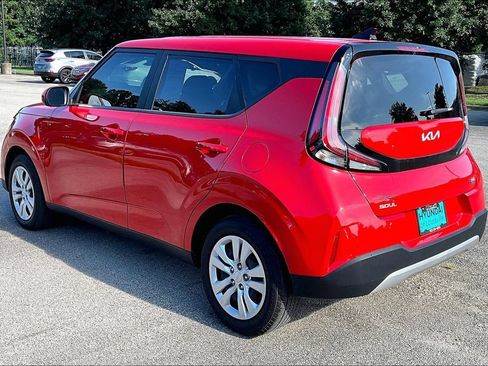 Used 2025 Kia Soul LX FWD image 5