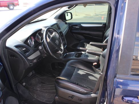 Used 2015 Dodge Grand Caravan R/T image 17