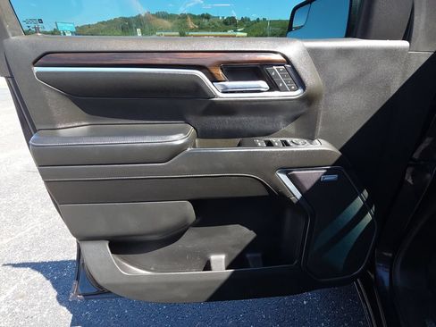 Used 2022 GMC Sierra 1500 SLT w/ SLT Convenience Package AWD/4WD image 14
