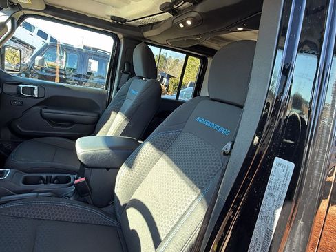 Used 2025 Jeep Wrangler Unlimited Rubicon 4xe w/ Convenience Group image 17