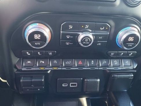 Used 2019 GMC Sierra 1500 Denali w/ Denali Ultimate Package image 13