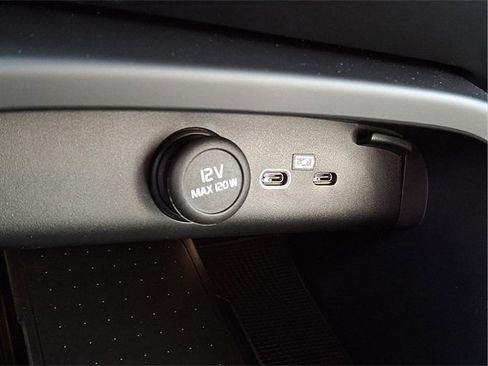 New 2026 Volvo XC40 B5 Core w/ Climate Package image 7