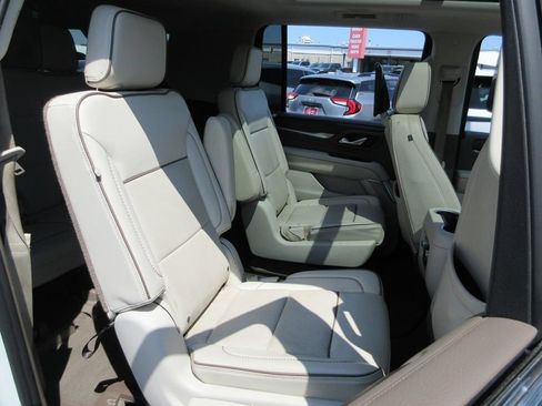 Used 2021 GMC Yukon XL Denali w/ Denali Ultimate Package AWD/4WD image 28