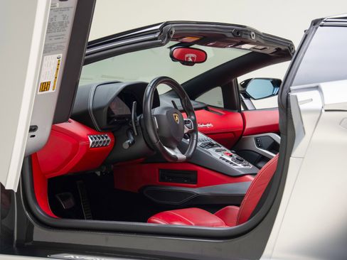 Used 2018 Lamborghini Aventador S AWD/4WD image 55