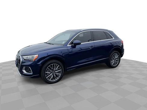 Used 2021 Audi Q3 2.0T Premium w/ 19" Wheel Package AWD/4WD image 4