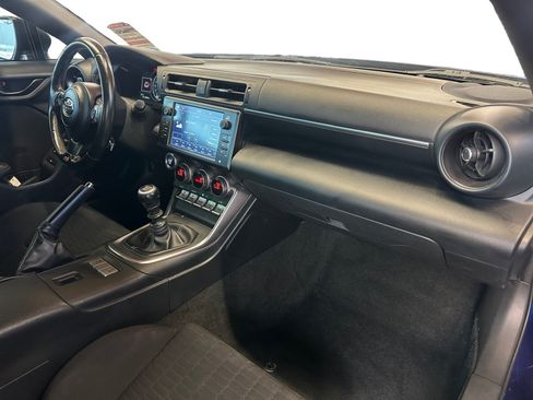 Used 2023 Toyota GR86 RWD image 11