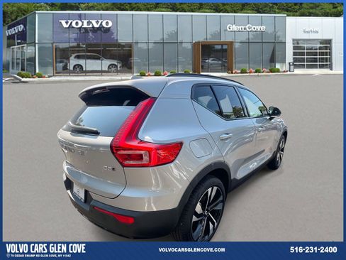 Used 2025 Volvo XC40 B5 Ultra w/ Climate Package image 4