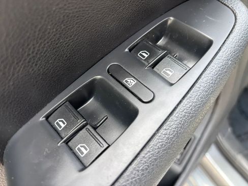 Used 2016 Volkswagen Jetta Sport FWD image 39