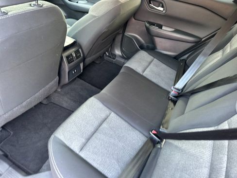 Used 2025 Nissan Rogue SV FWD image 11
