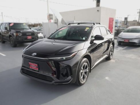 Used 2025 Toyota bZ4X FWD image 4