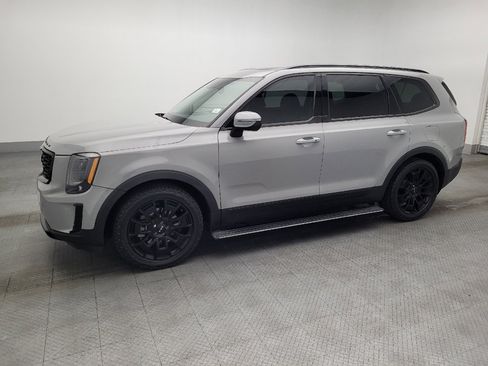 Used 2022 Kia Telluride EX w/ EX Premium Package image 2