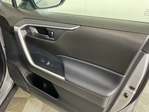 Used 2022 Toyota RAV4 LE AWD/4WD image 23