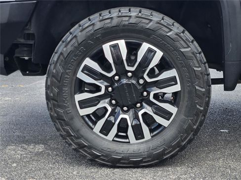 Used 2024 GMC Sierra 2500 Denali Ultimate AWD/4WD image 11