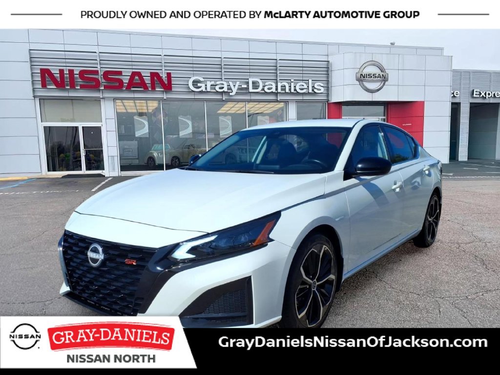 Used 2025 Nissan Altima 2.5 SR FWD image 3