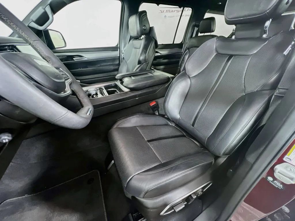 Used 2024 Jeep Wagoneer Series II w/ Convenience Group I AWD/4WD image 23