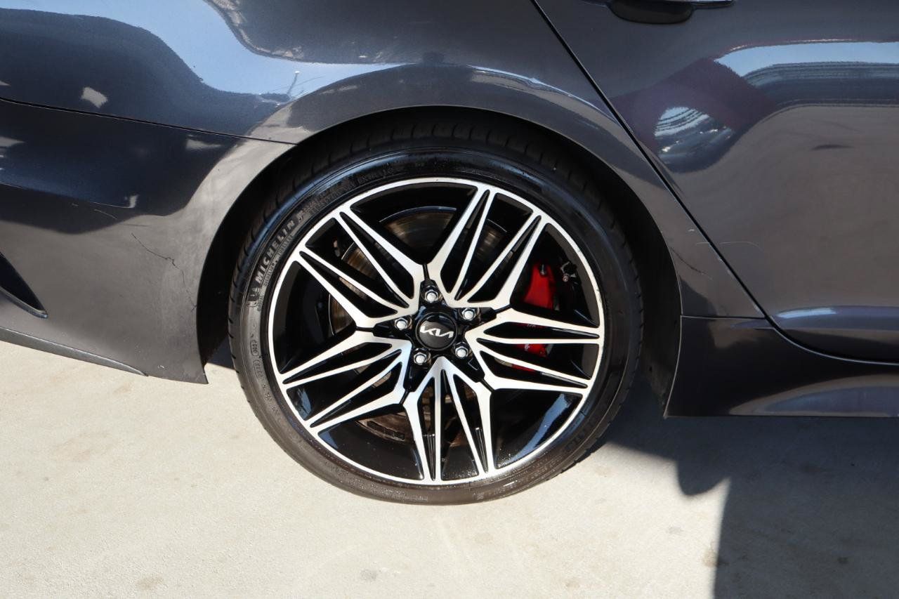 Used 2022 Kia Stinger GT1 AWD/4WD image 5