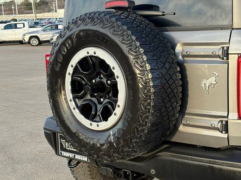 Used 2023 Ford Bronco Black Diamond w/ Sasquatch Package image 8