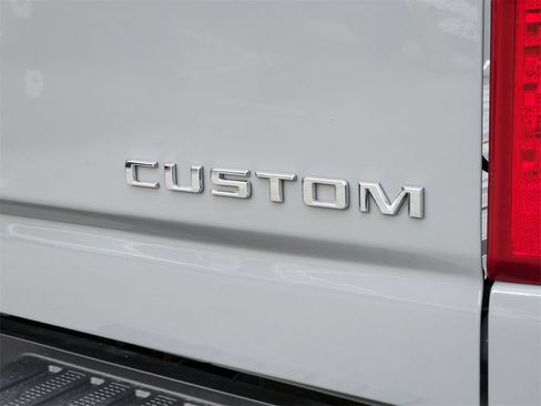 Used 2024 Chevrolet Silverado 2500 Custom w/ Custom Value Package image 10