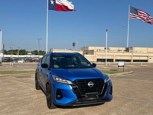 Certified 2024 Nissan Kicks SR w/ SR Premium Package FWD image 3