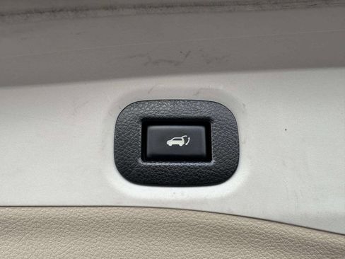Used 2016 Nissan Rogue SV w/ SV Premium Package FWD image 13