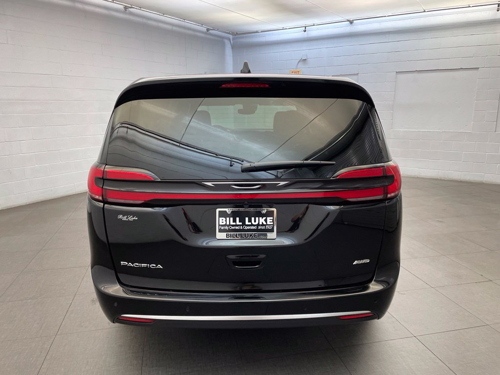 New 2027 Chrysler Pacifica Select AWD/4WD image 4