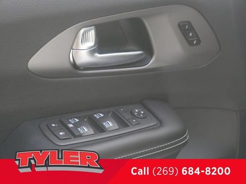 New 2027 Chrysler Pacifica Select FWD image 20