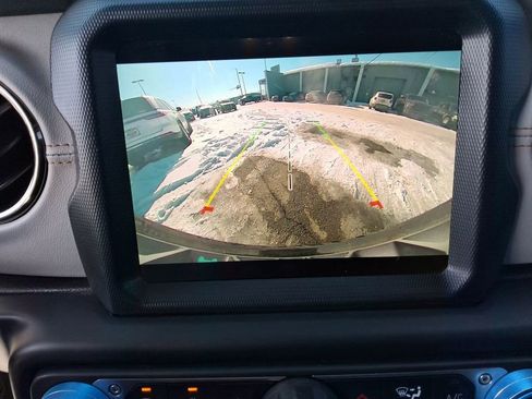 Used 2022 Jeep Wrangler Unlimited Sahara image 16