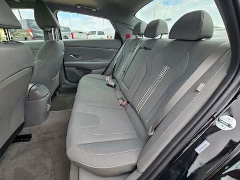 Used 2025 Hyundai Elantra SEL image 29