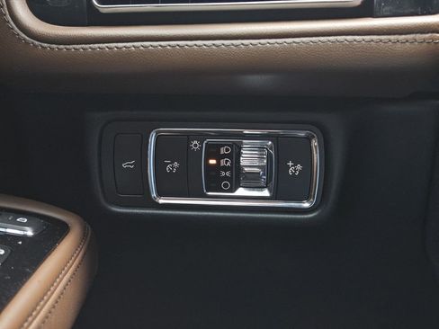 Used 2023 Lincoln Aviator Reserve w/ Equipment Group 201A RWD image 32