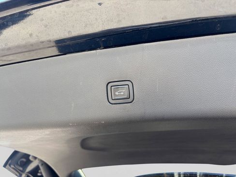 Used 2023 Chevrolet Traverse RS AWD/4WD image 47