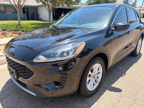 Used 2020 Ford Escape SE FWD image 2