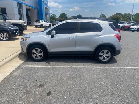 Used 2019 Chevrolet Trax LS FWD image 3