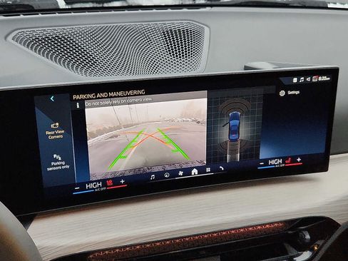 Used 2025 BMW 330i xDrive Sedan w/ Convenience Package image 16