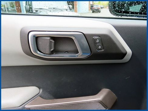 Used 2022 Ford Bronco Badlands image 12