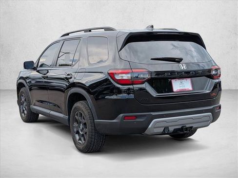 Certified 2024 Honda Pilot TrailSport image 8