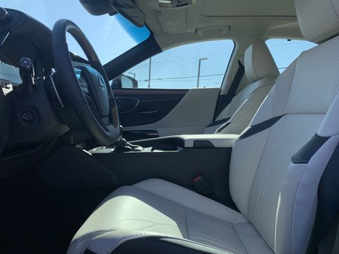 Used 2025 Lexus ES 350 Ultra Luxury image 16