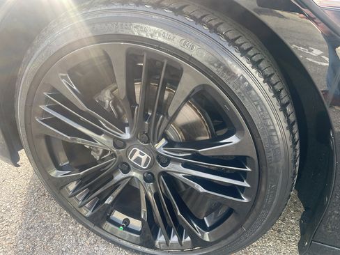 Used 2018 Honda Accord Touring image 10