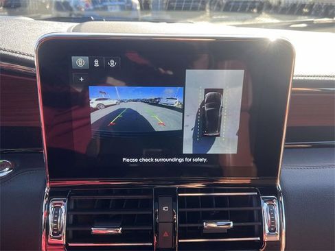 Certified 2021 Lincoln Navigator Reserve w/ Luxury Package image 23