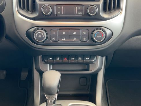 Used 2022 Chevrolet Colorado LT w/ Safety Package image 18