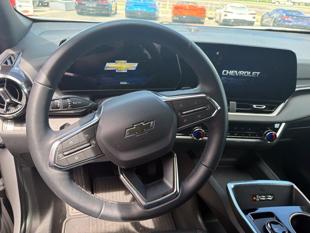 Used 2026 Chevrolet Equinox LT w/ Convenience Package II FWD image 9