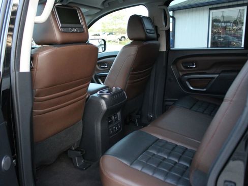 Used 2017 Nissan Titan Platinum Reserve image 21