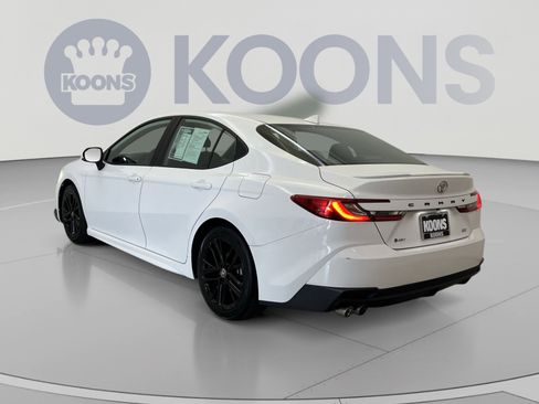 Used 2025 Toyota Camry SE FWD image 7