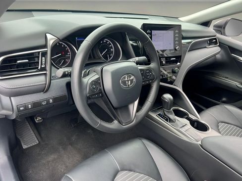 Used 2024 Toyota Camry SE image 11