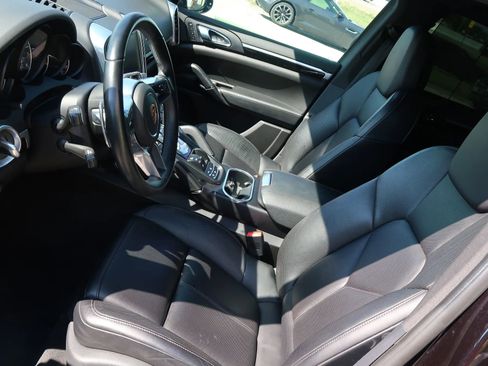 Used 2018 Porsche Cayenne S image 17