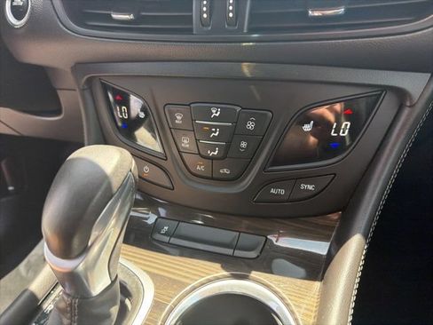 Used 2019 Buick Envision Essence FWD image 14